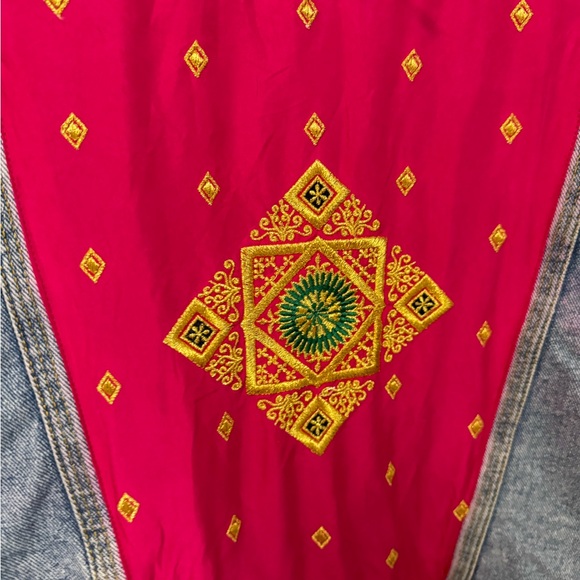 Vintage Tommy Hilfiger embellished denim jacket with pink and gold embroidering - Picture 5 of 6